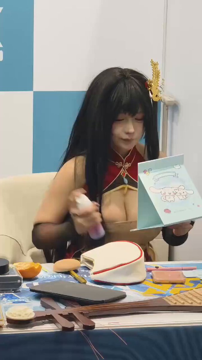 抹的是什么？美白的？#巨乳 #萤火虫漫展  #漫展 #萤火虫动漫游戏嘉年华 