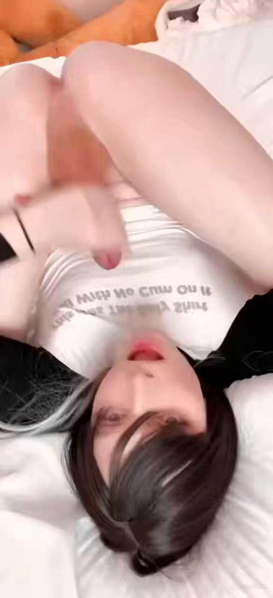 Upside‑Down Masturbation on the Bed! Pretty Girl Spreads Her Legs Wide, Fucks a Dildo to a Squirting Orgasm