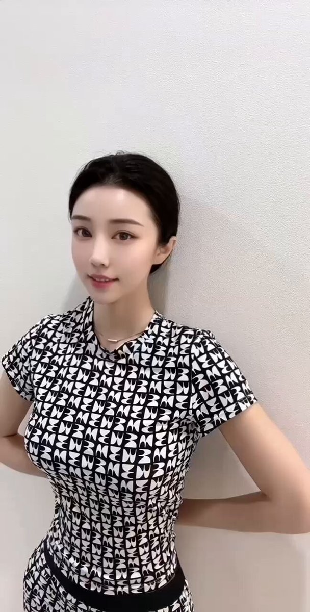 ปักกิ่ง เยว่เอ๋อร์ นักเรียนจริงของสถาบันภาพยนตร์ปักกิ่ง 🦜 เพิ่งเริ่มงานพาร์ทไทม์ระยะสั้น และเพิ่งเสียความบริสุทธิ์ไป ภาพถ่ายและวิดีโอยืน...