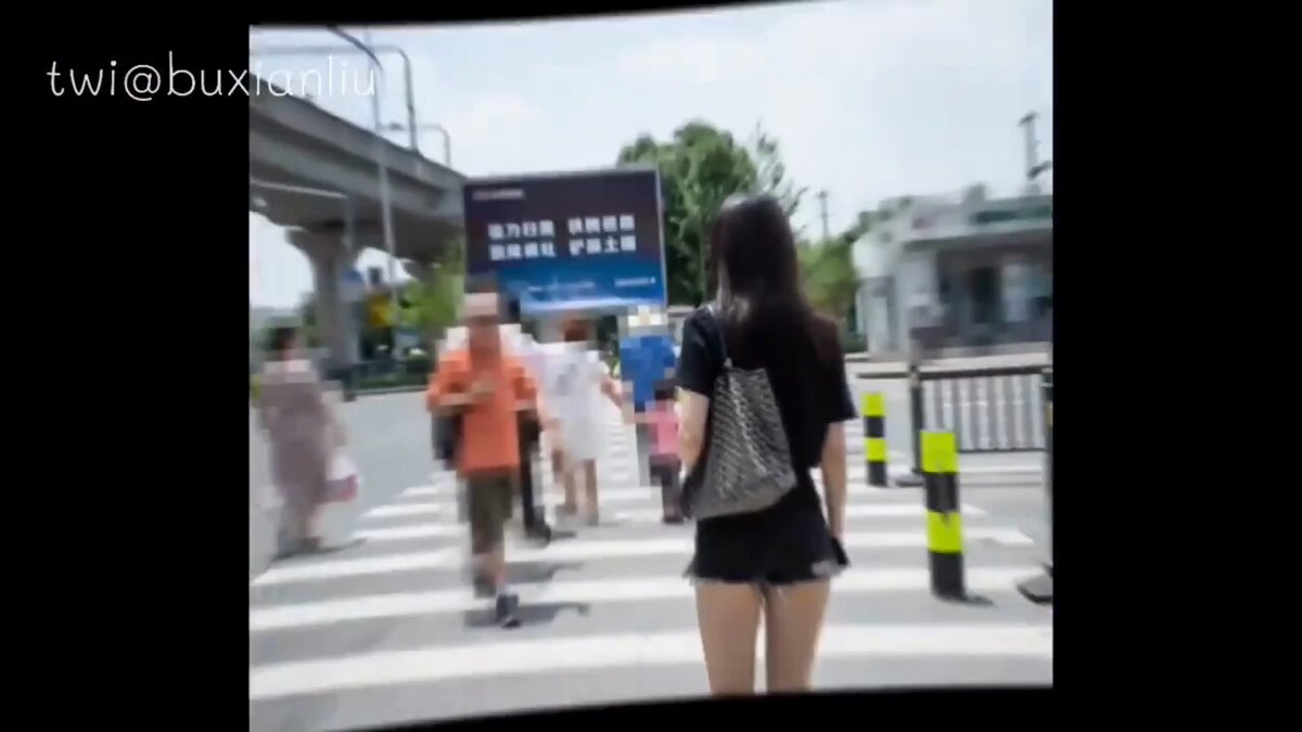 美腿美女翘臀高跟诱惑！男友狂舔玉足亲吻大腿直入高潮