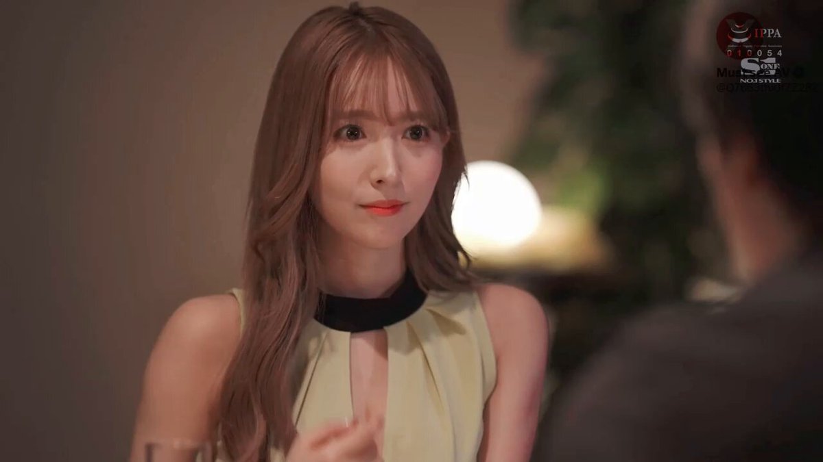 SSIS-338 Yua Mikami: „Mam nadzieję, że będzie kontynuować styl pończoch. Mikami jest już piękna, a pończochy to wisienka na torcie. Absol...