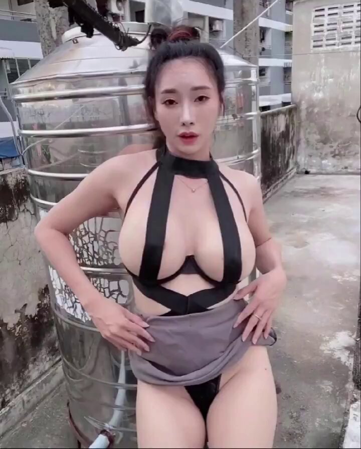 Rooftop Big-Breasted Beauty in Black Tape Exposes Herself and Shoots While Self-Stimulating!