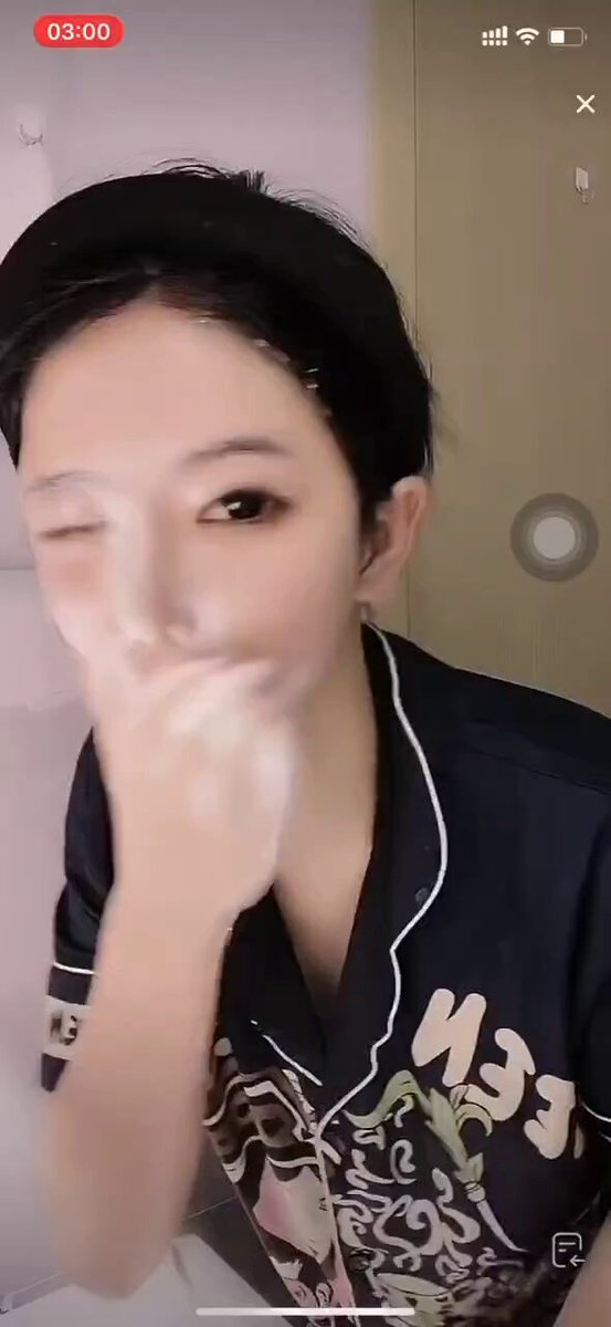 建议调高手机亮度 