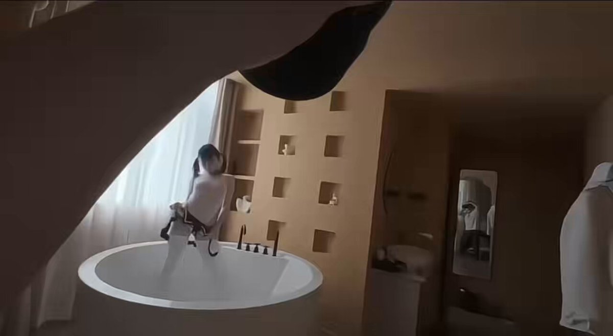 《变态，你喝我尿》





 