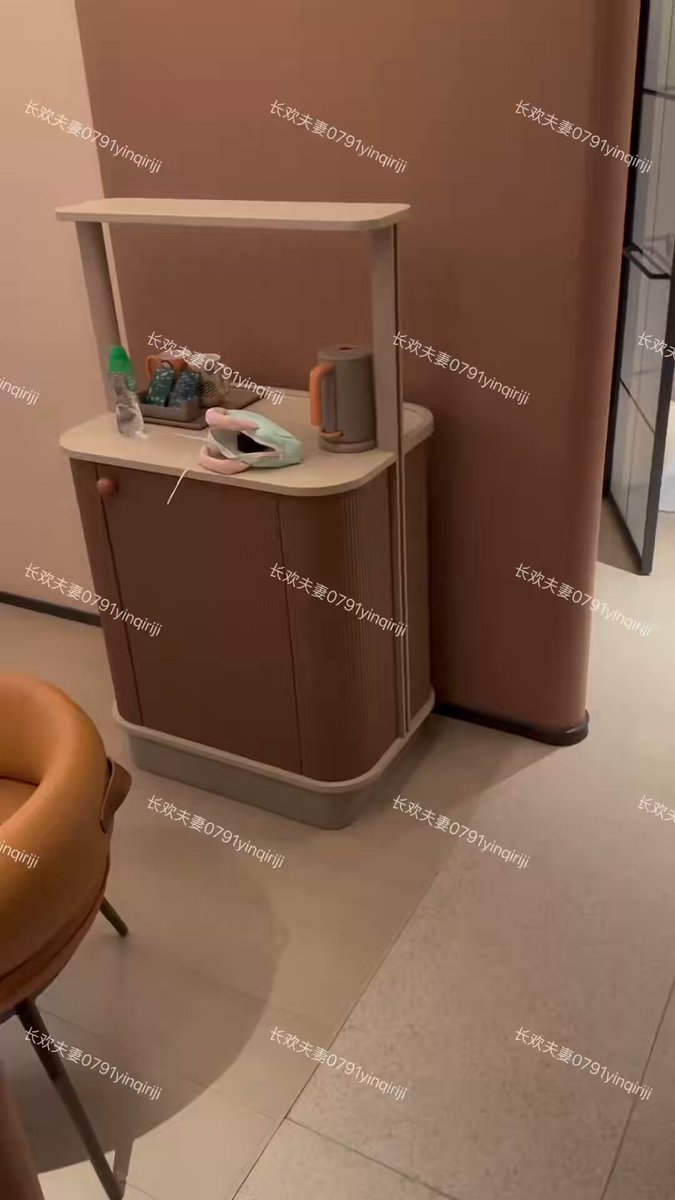 Blindfolded man in hotel thrusts his perky butt into black-stockinged legs and wet pussy! Bed sex climaxes with squirting