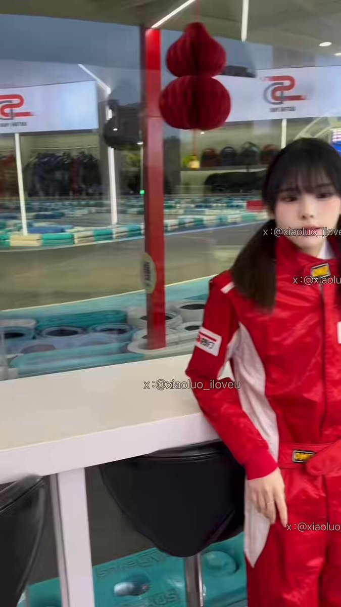 赛车女郎丝袜诱惑床上骑乘狂干高潮喷水