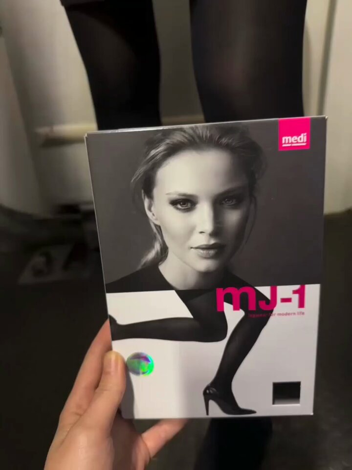 Rasa macam boleh jadi model stoking dengan kakak. Dia akan menjadi model dan saya akan menjadi ejen. Saya akan mengambil pesanan dan dia ...