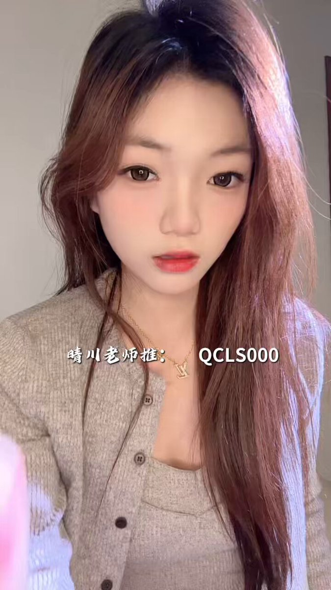 给妈妈舔舔脚，不许释放，做妈妈脚下的狗奴隶，看着你妈竖起中指鄙视你们，这辈子就乖乖的当狗好了，根本不需要做什么顶天立地的男人，只能做一个...