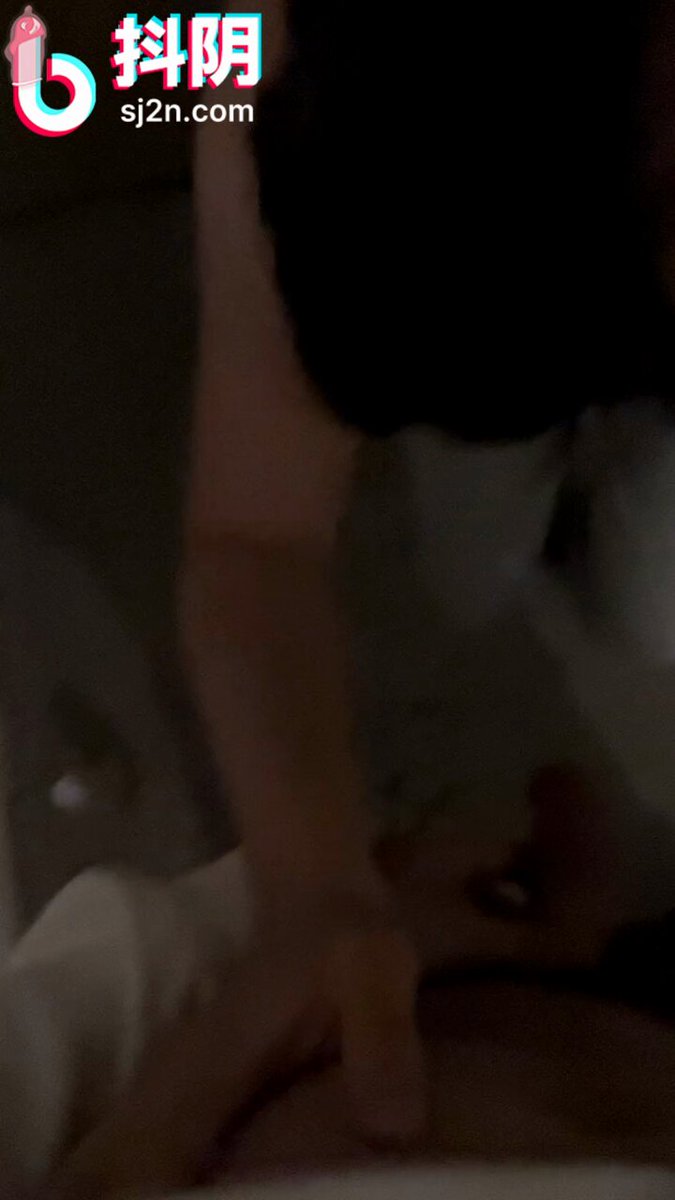 性感美女跪舔大屌深喉吞精狂吸！123av.fun独家爆乳口爆秀