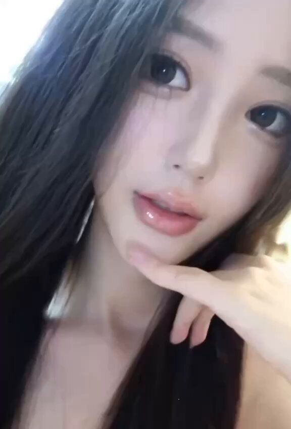#上海
•年龄：21岁
•身高: 175cm
•罩杯: 纯天然C
•体重：92斤 
• 情趣爱好/ 健身、旅游、跳舞、游泳
💎皮肤白嫩 身材高挑 细腰翘臀 无一丝赘肉
💎...
