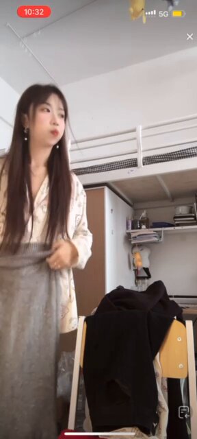 女子大生は卒業前に限界産業に就職する 