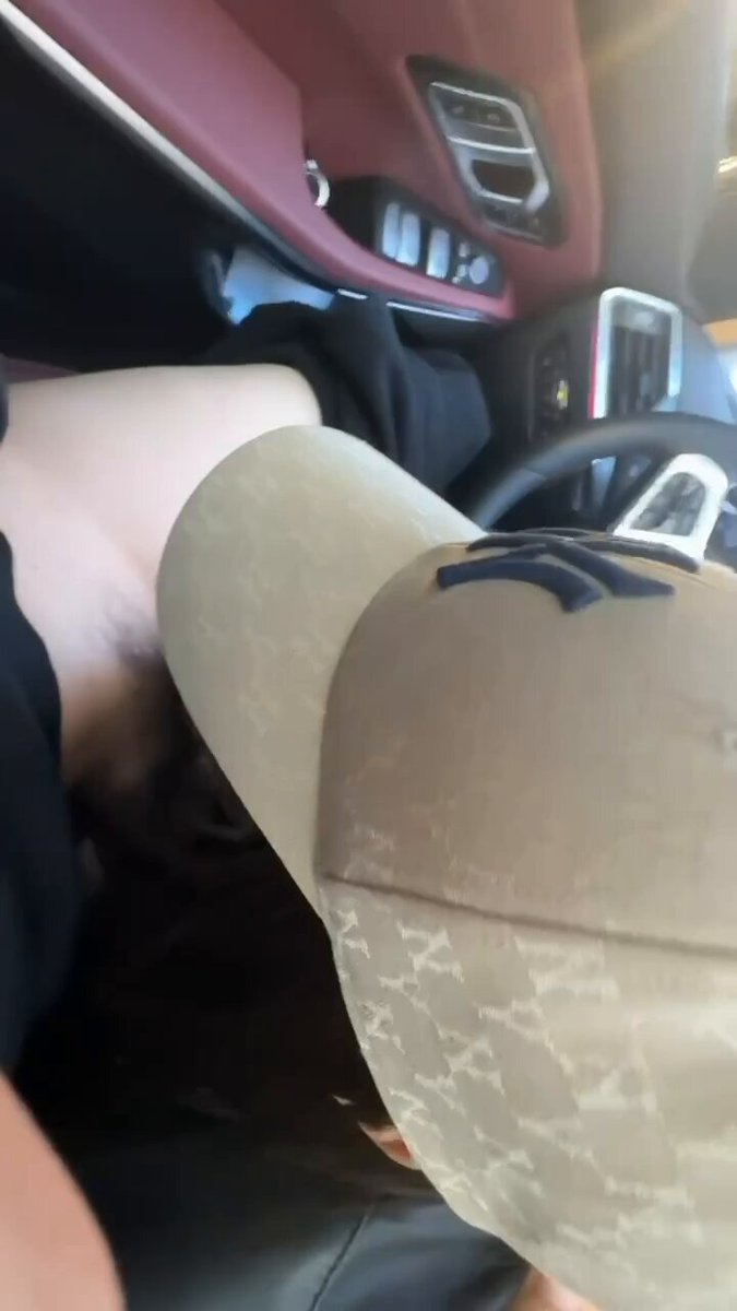 Car Blowjob! Hot Girl in a Cap Frenzily Licks, Deep-throats and Swallows the Cum