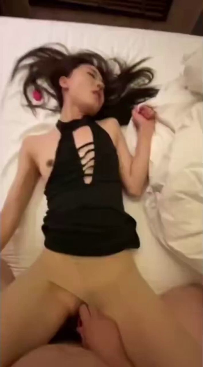 Hotel slut spreads her legs on the bed, violently fingered into her wet pussy, squirting