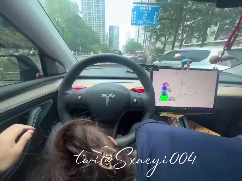 너무 성급해서 예의 바르게 대하지 못하겠어요... 계약을 마무리하기 위해 왔다고 했지만 결국... 남자들은 다 차에 타는 걸 좋아할까요?