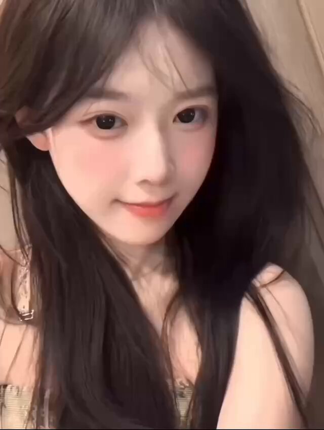 #杭州 
0整童颜互雷   
170E 清纯 0整容 支持搓揉捏 没有任何假体
18岁的南方女孩温柔嗲精 可爱萝莉脸
童颜巨乳 真胸 回水分 拒绝X假体胸
学生兼职...