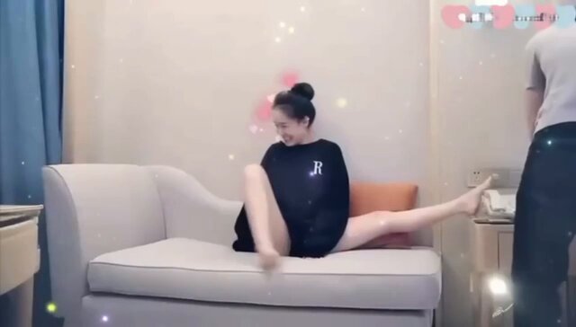 Sexy Bombshell Does Massive Splits on Sofa and Bed! Perky Butt & Sexy Legs Overwhelmingly Tempting