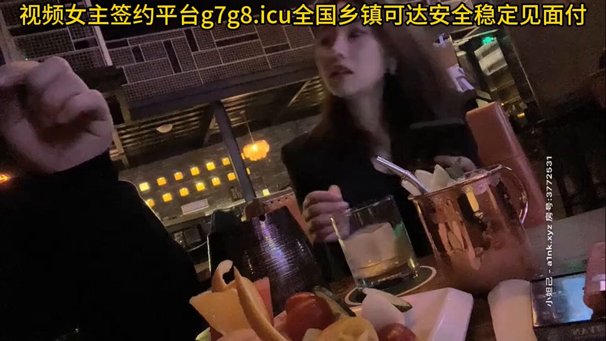 帥哥酒吧釣了個顏值超高的御姐


 
  