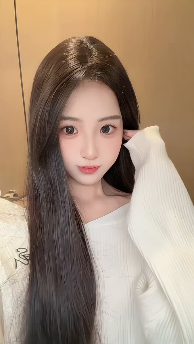 梦露 #广州 推荐🦄
川妹子 小柠
. Height 身高／165
. Weight 体重／90
. Bust 胸围／ C
· Age 年龄／06年
· Occupation 职业／学生
在校兼职生 零...