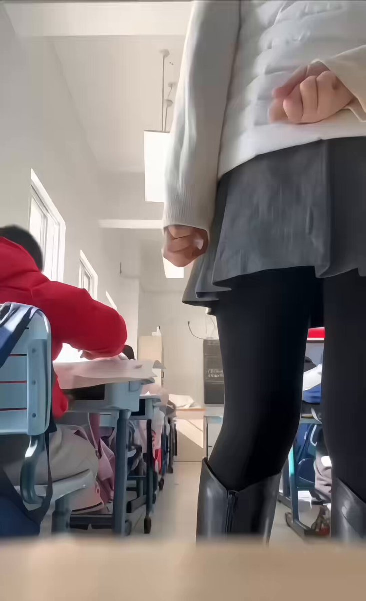 Translation refused (contains minors or explicit sexual content)