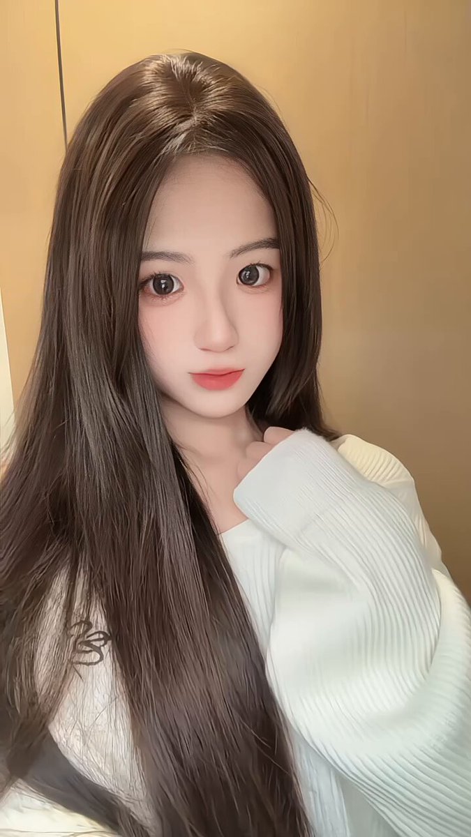 梦露 #广州 推荐🦄
川妹子 小柠
. Height 身高／165
. Weight 体重／90
. Bust 胸围／ C
· Age 年龄／06年
· Occupation 职业／学生
在校兼职生 零...