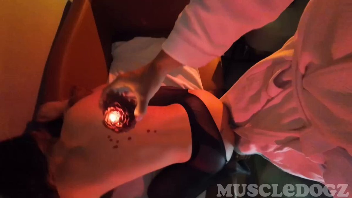 蜡油滴满翘臀！美女跪趴任君玩弄SM调教高潮