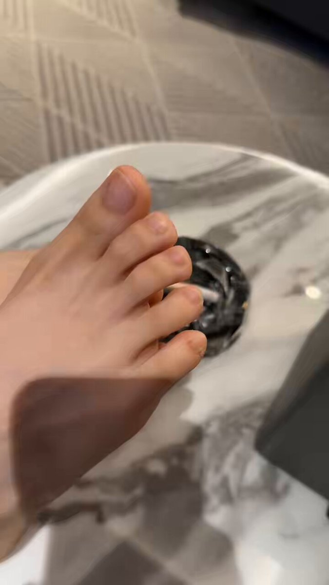 你女朋友的大长腿💦

 
 
 
 