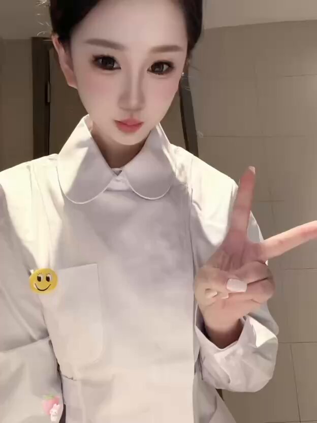 #上海 硬5 
清纯气质天花板
170cm  48kg   真C
腰围 58 臀围98
翘臀 筷子腿 全身雪白无瑕疵 
可欲可纯 天然无整 

顶级冷白皮黄金比例 0整 只见高...