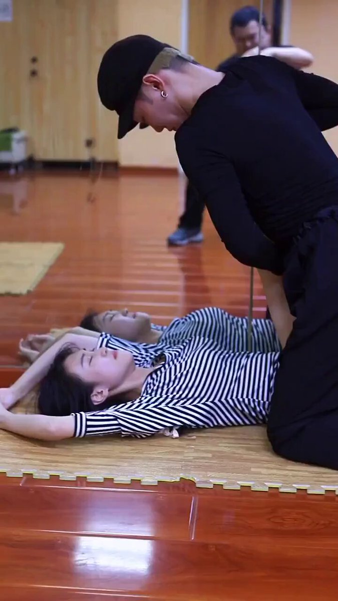 Perverted Yoga Class Training! Handsome Guy Stretches Her Legs and Rubs Her Pussy — She Moans Nonstop