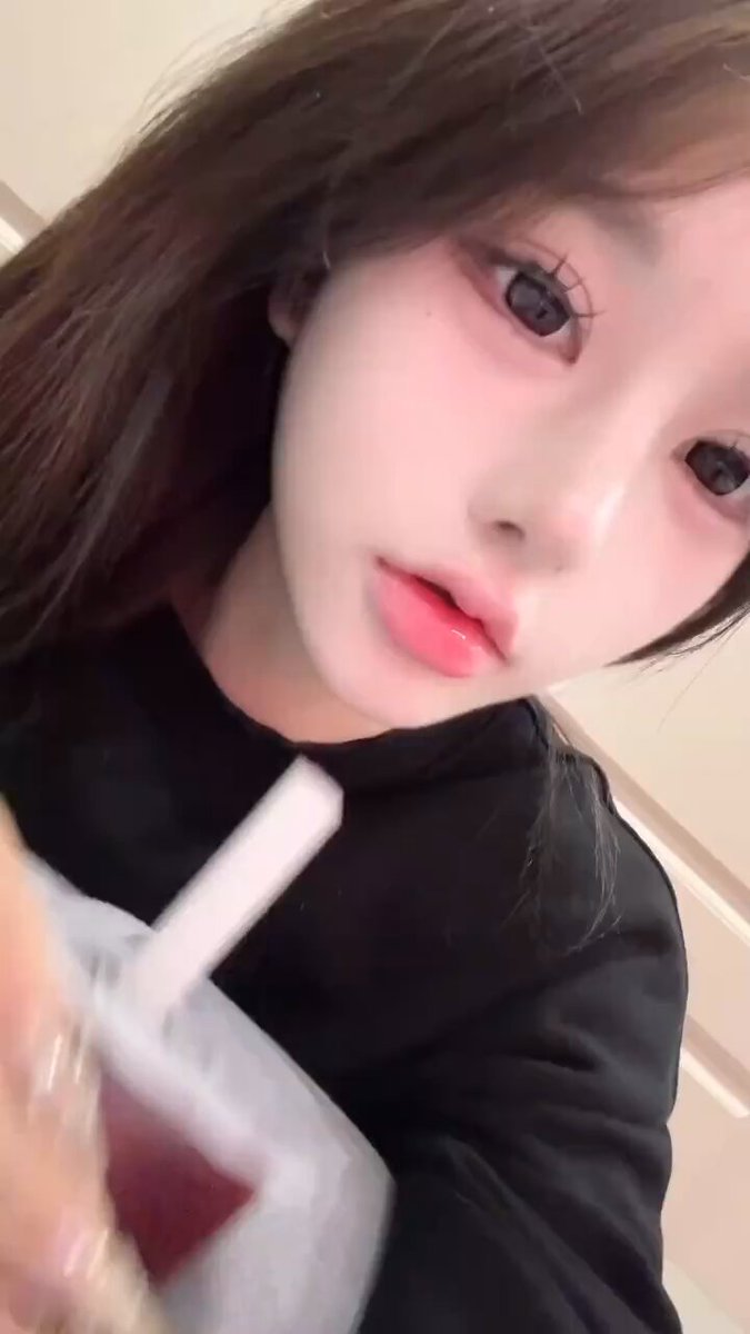 SHANGHAI 5️⃣⬆️
#静安
全部本人真实生活自拍和资料 无任何水分
顶级纯欲天花板 童颜巨rua🐰
性格超级好 小女朋友感觉～
• 165cm/🐻真D. 90斤 05年 ...