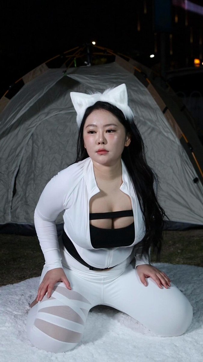 漫展女菩萨  坦胸漏乳  搔首弄姿   露点边缘疯狂试探   给摄影师们内存都拍爆了    #漫展 #暴露狂 #cosplay

主页电报群内更精彩 