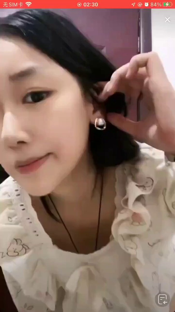 清純な美女がイヤリングをつけたローカットの誘惑！123av.fun独占ライブ