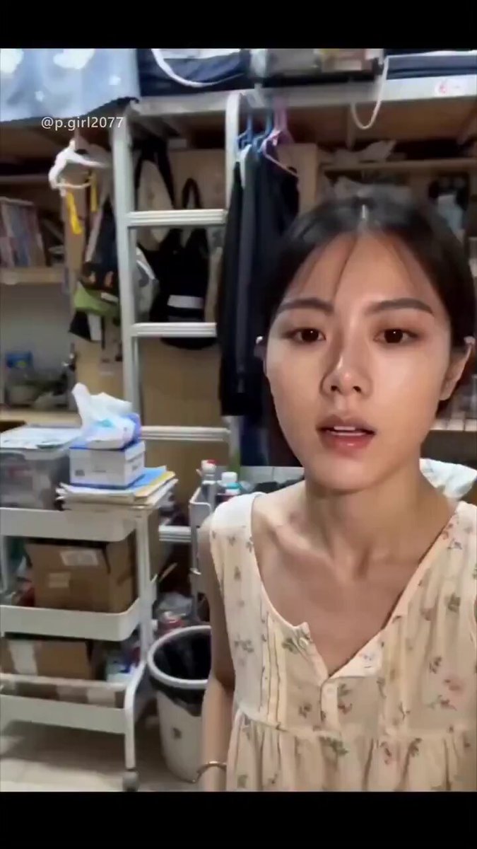 寮の清純系女子がキャミソールドレスで誘惑して自慰、狐のような色っぽい視線に魅了される！