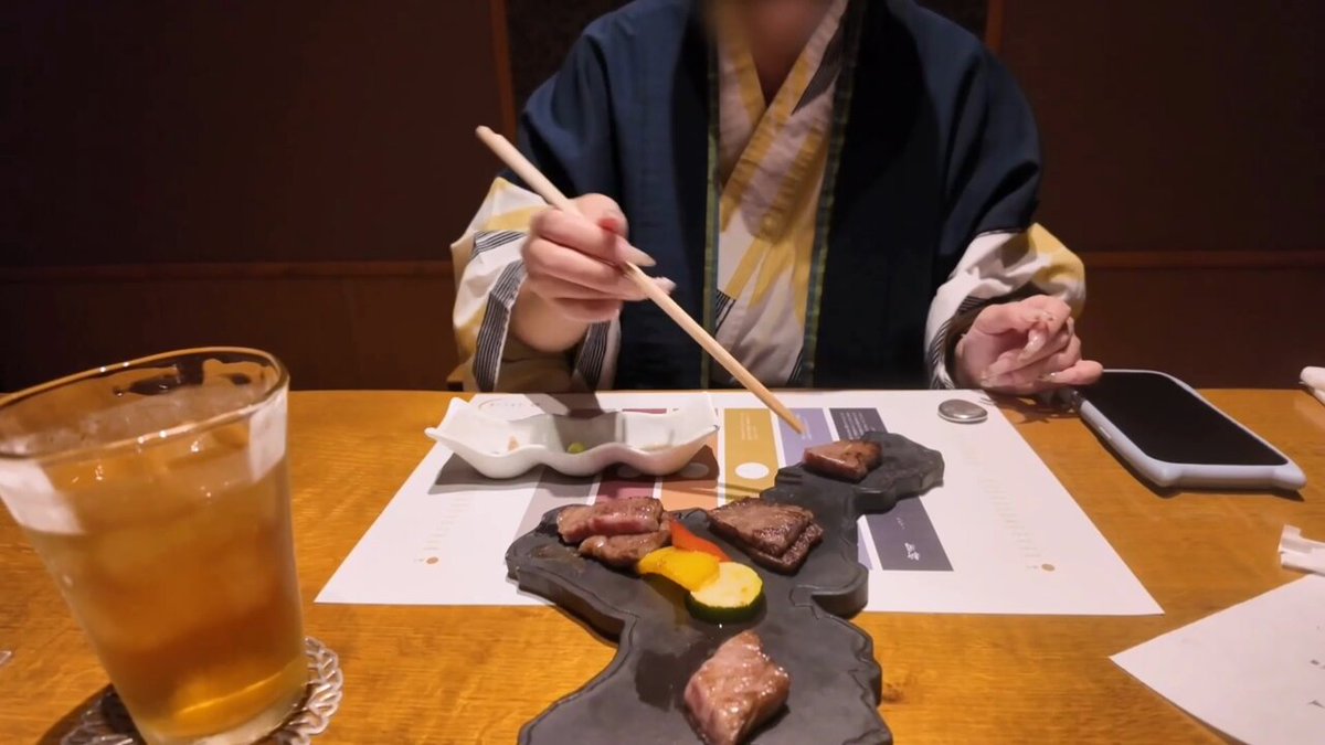 Kimono Beauty Teased with Chopsticks! Wild Under-the-Table Blowjob at a Japanese Restaurant
