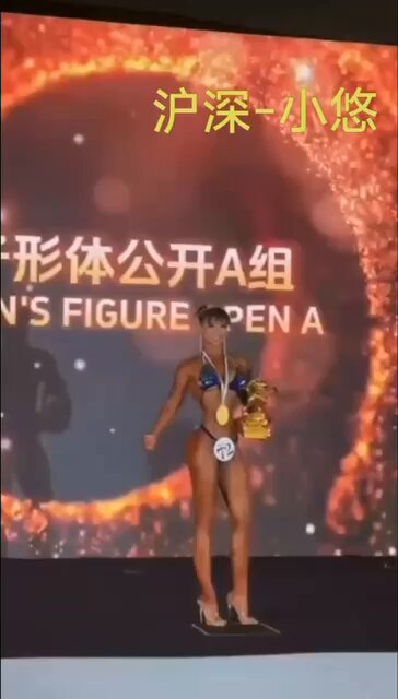 健美女神泳装领奖！爆乳翘臀肌肉诱惑狂喷汁