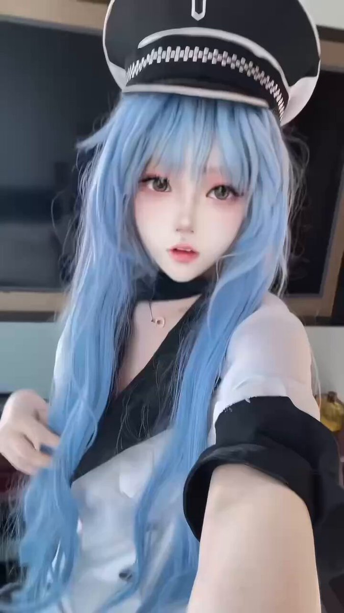 #上海 
年龄:07年（刚满18）身高:163cm
体重:43kg
胸围:🐻D（本人实拍童颜巨乳身材）
九宫格图片内所有都是本人穿拍
服饰可任意挑选指定cosplay，...