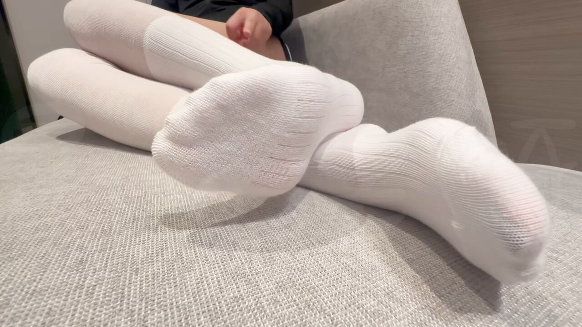 黑丝白袜美腿脚控福利！手指撩拨丝袜脚底诱惑爆棚