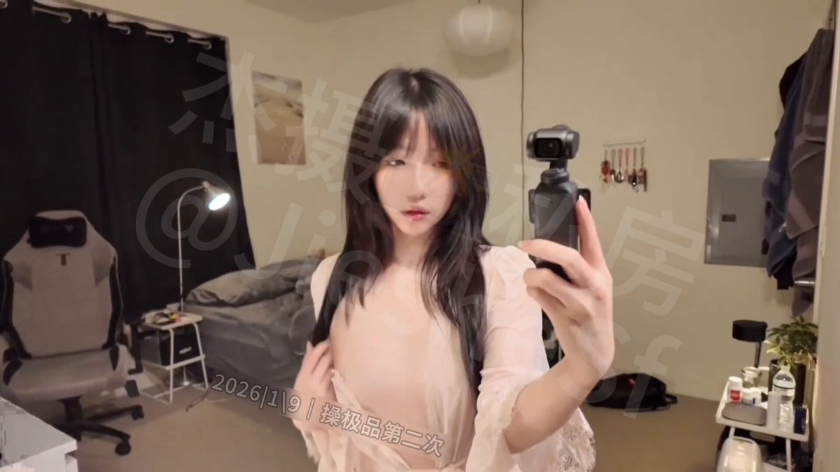 昨天遇到简直是极品，本来想好好拍摄私房，这样对我，我怎么好意思离开呢，不仅深喉很舒服，而且还愿意直接出镜，难得啊，必须连续操三天，必须好...