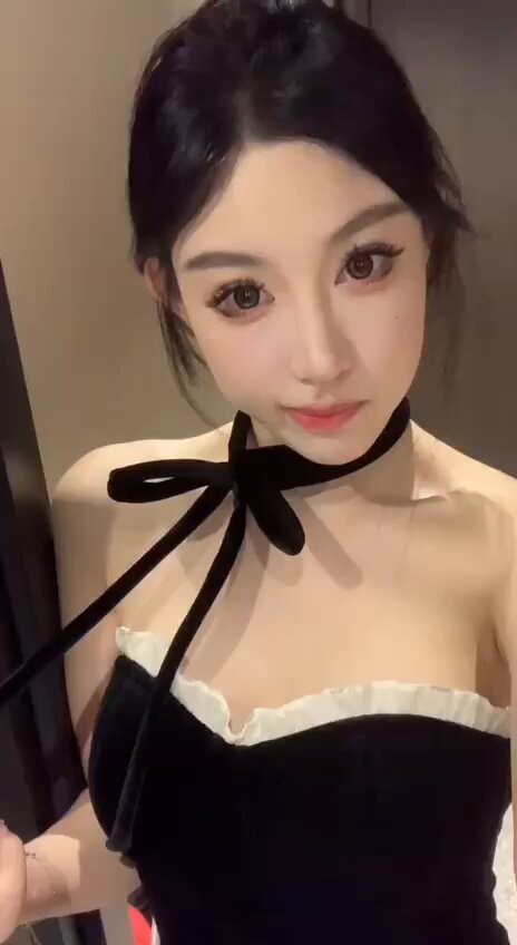 黑丝猫女郎深V爆乳诱惑！媚眼如丝比V超撩人