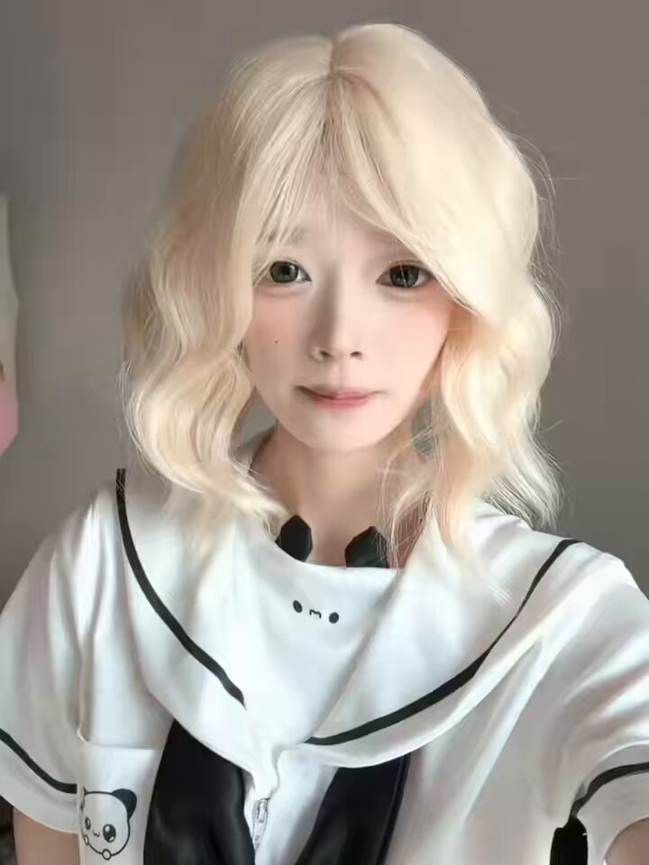 依旧是靠谱鸭鸭为你推荐

07年(?看身份证).
光脚170，高跟鞋可178
90斤。胸d，人瘦?大，?各种cos妆。
白纯款，真人皮肤超级白。

一切精彩内容皆在...