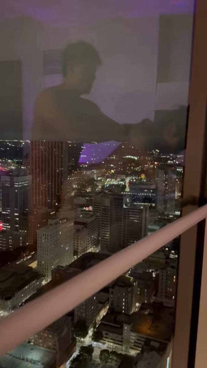 她是风情万种的诗篇，勾勒出一幅撩人心弦的画面。她是欲望的绝美魔妃，她的存在，让生活充满了无限的激情与渴望。

#美东夫妻 #夫妻 #交换 #情侣 #...