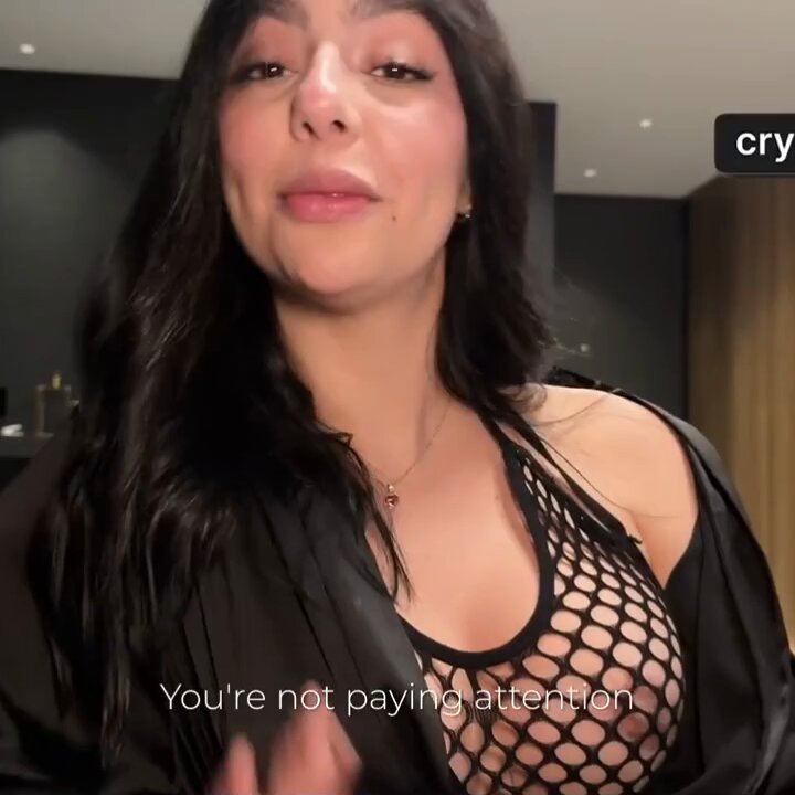 黑发美女网纱透视诱惑：大奶摇晃求关注惊喜高潮