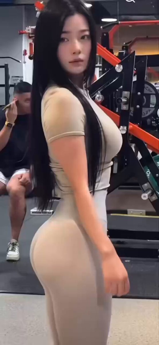Gym Booty Beauty in Tight Leggings Temptation! Huge Breasts Bouncing, Big Butt Shaking
