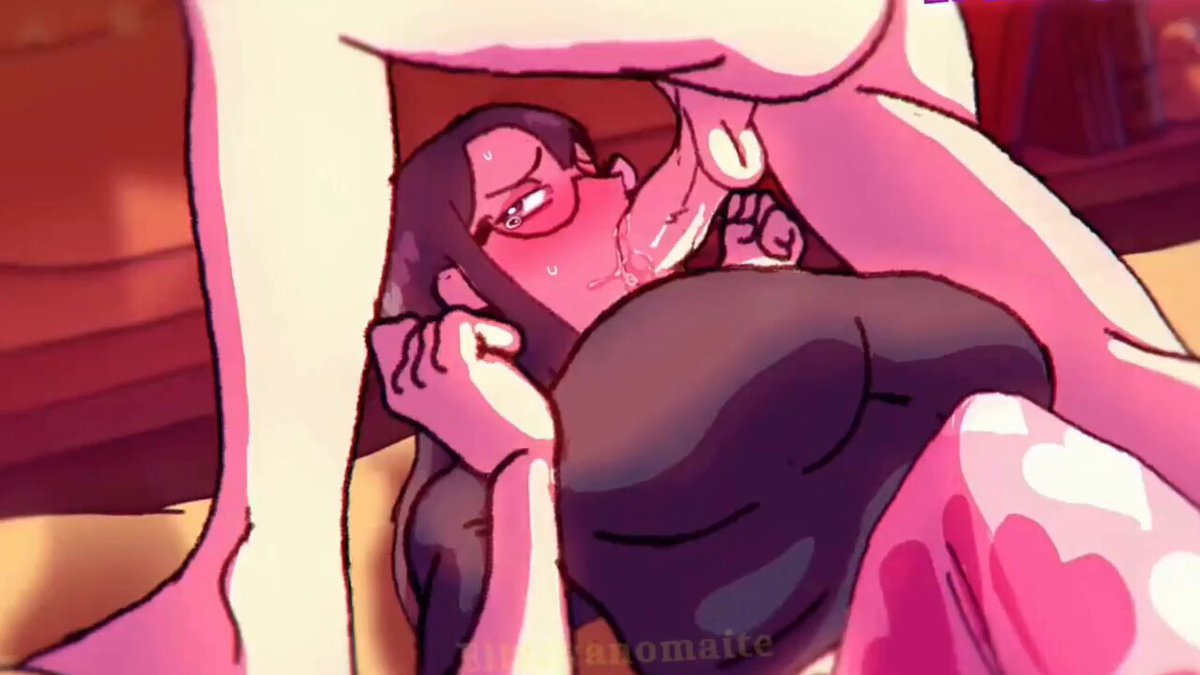 Glasses-wearing black-haired busty girl wildly licks a cock on the sofa and climaxes with a facial cumshot!