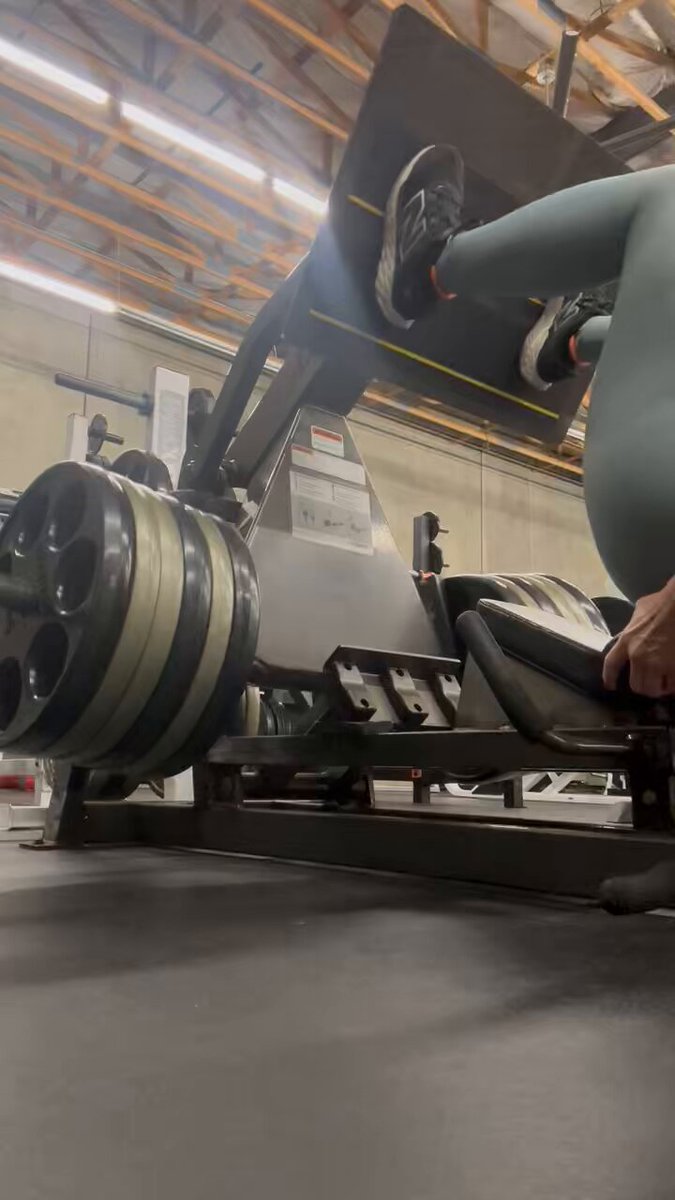 Gym Leg Extensions & Booty Tease! Tight Pants Hug a Juicy Big Butt Shaking Wildly