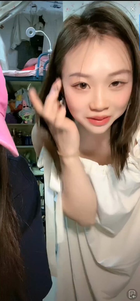 宿舍辣妹白裙诱惑自摸高潮脸红娇喘