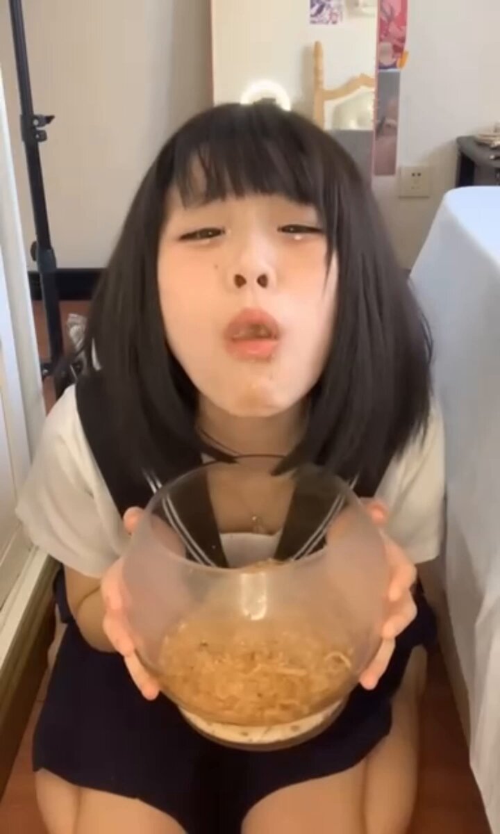 Cute Girl with Bangs Kneels and Licks a Big Bowl of Noodles — Tongue-Out Deep-Throat Temptation!