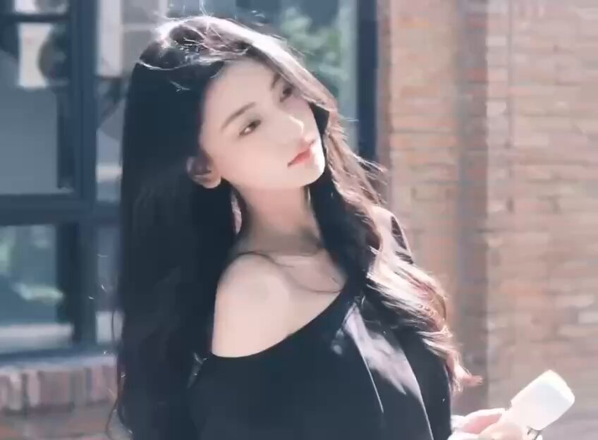 #上海 W🔝
03年清纯气质学妹 真实在校生 
身高175D 体重99
💗皮肤雪白、皮肤嫩滑,三点粉  馒头b  一线天,纯天然0整,女友感十足(可pen💦抬)💗...