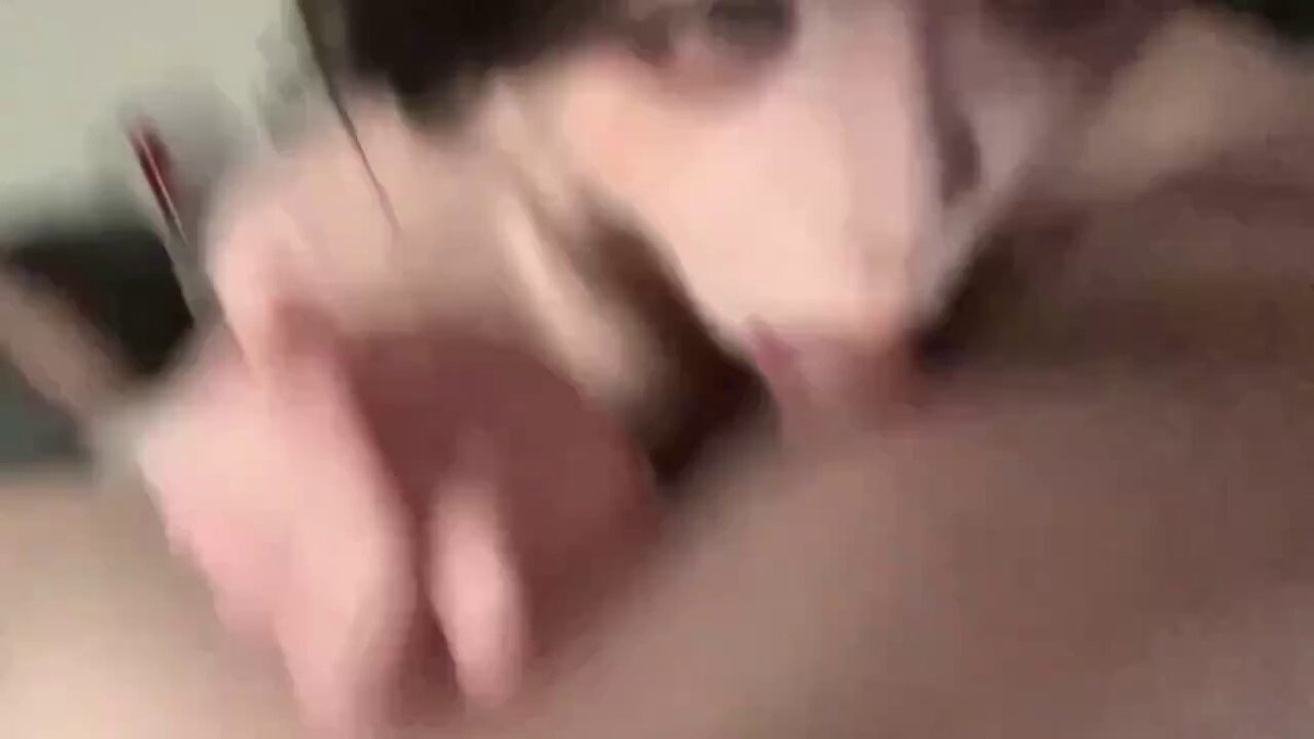 黒スト美女のディープスロートと口内射精！巨根を狂ったように舐めて飲み干す