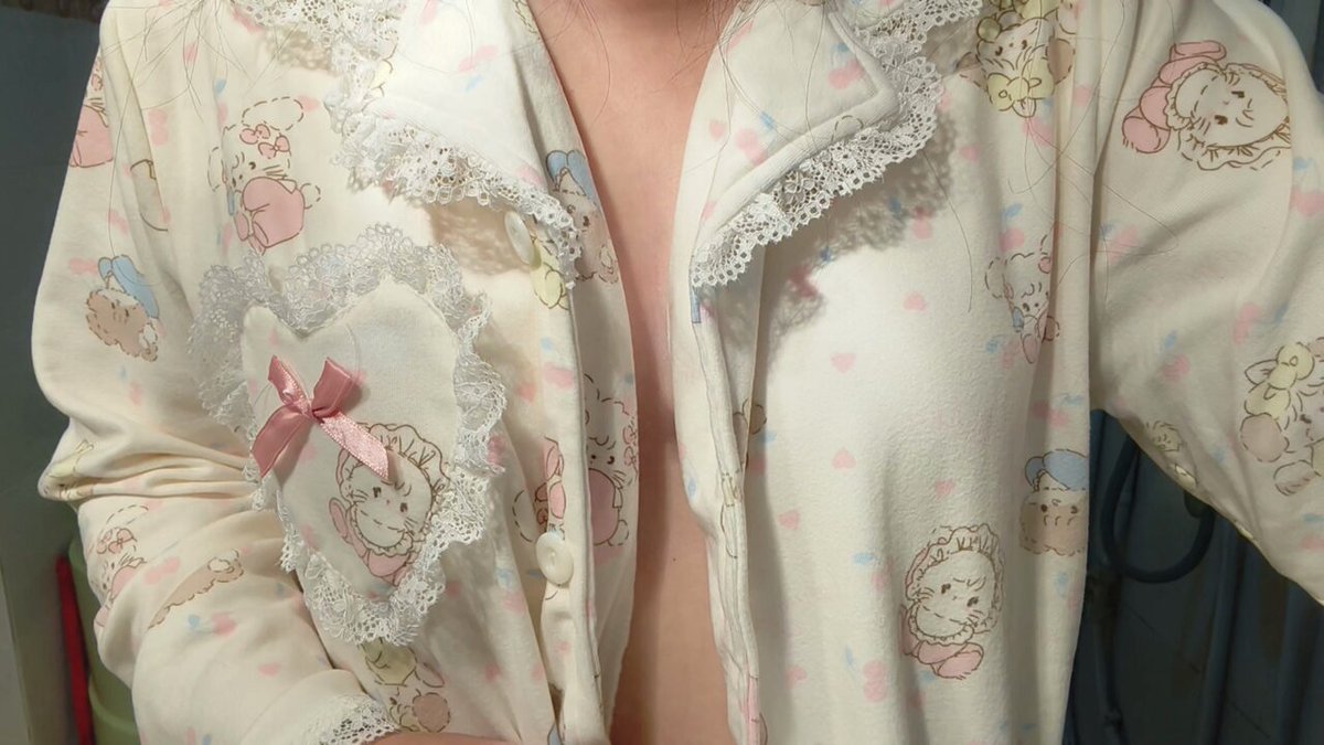 浴室兔兔睡衣脱光自慰高潮！巨乳美女大开腿玩穴喷水