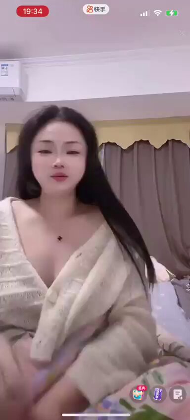 臭弟弟们，如果明天姐姐也这样直播，会火么？ 